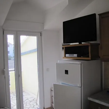 شقة In Rogoznica With Balcony, Air Conditioning, Wi-fi, Washing Machine روغوزنيكا