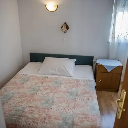 In Rogoznica With Balcony, Air Conditioning, Wi-fi, Washing Machine * روغوزنيكا