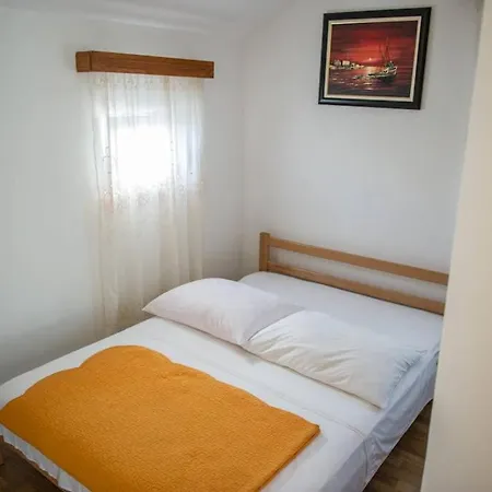 In Rogoznica With Balcony, Air Conditioning, Wi-fi, Washing Machine شقة