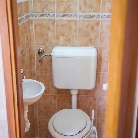 In Rogoznica With Balcony, Air Conditioning, Wi-fi, Washing Machine شقة *