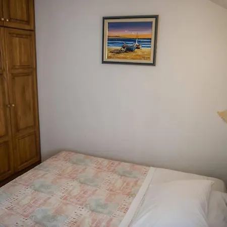 In Rogoznica With Balcony, Air Conditioning, Wi-fi, Washing Machine شقة