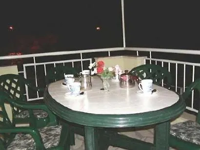 In Rogoznica With Balcony, Air Conditioning, Wi-fi, Washing Machine روغوزنيكا